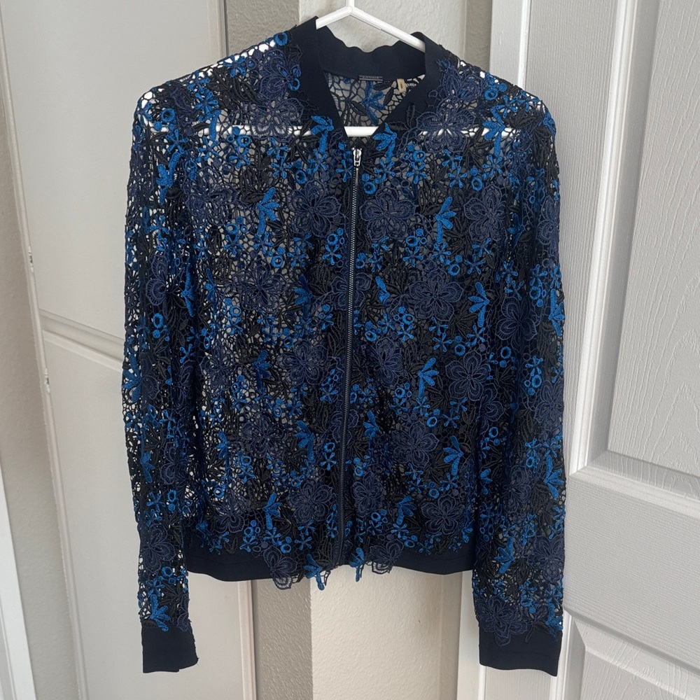 NEW TAHARI Elegant Lace Bomber Jacket - Blue Size: M